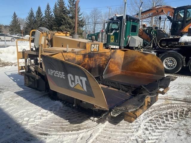 CAT AP255E Asfaltadoras