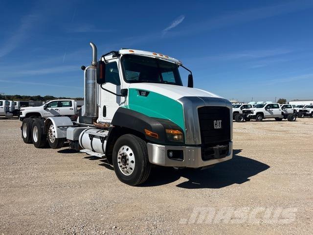 CAT CT660S Camiones tractor