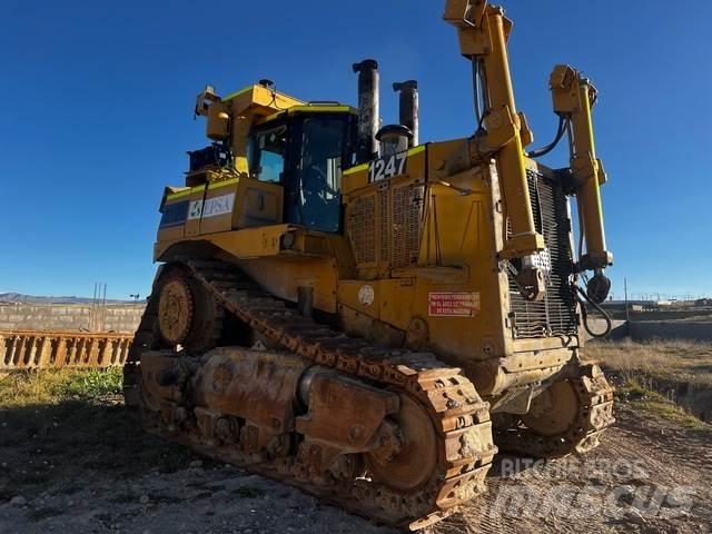 CAT D10T Buldozer sobre oruga