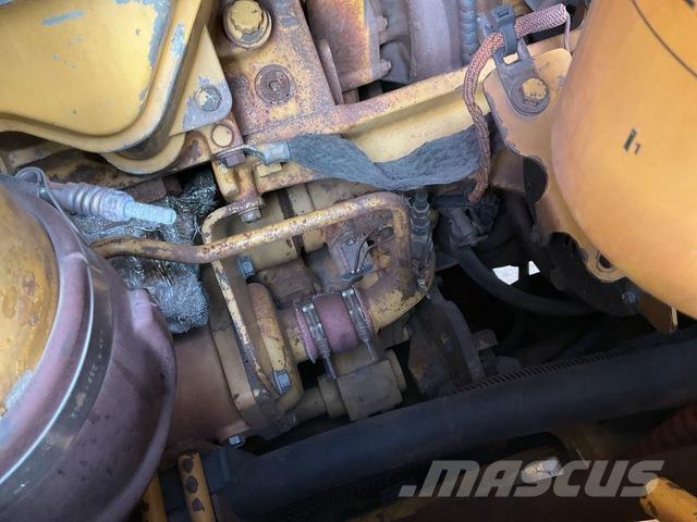 CAT D10T Buldozer sobre oruga