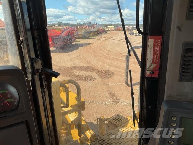 CAT D10T Buldozer sobre oruga