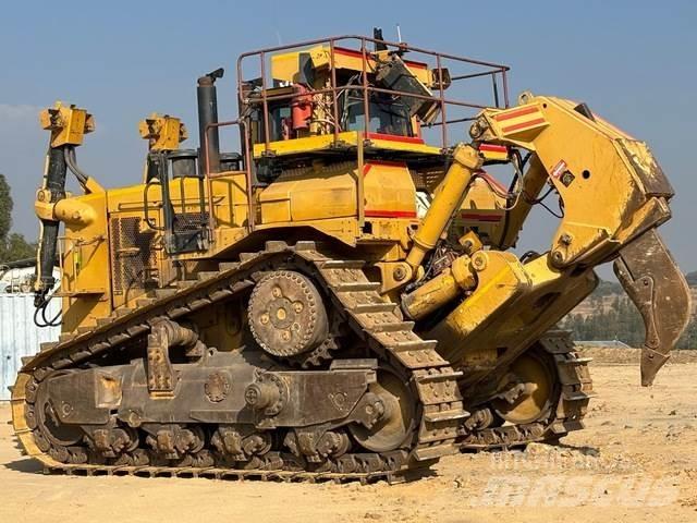 CAT D11T Buldozer sobre oruga