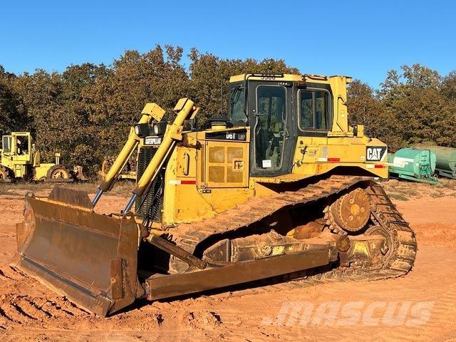 CAT D6T LGP Buldozer sobre oruga