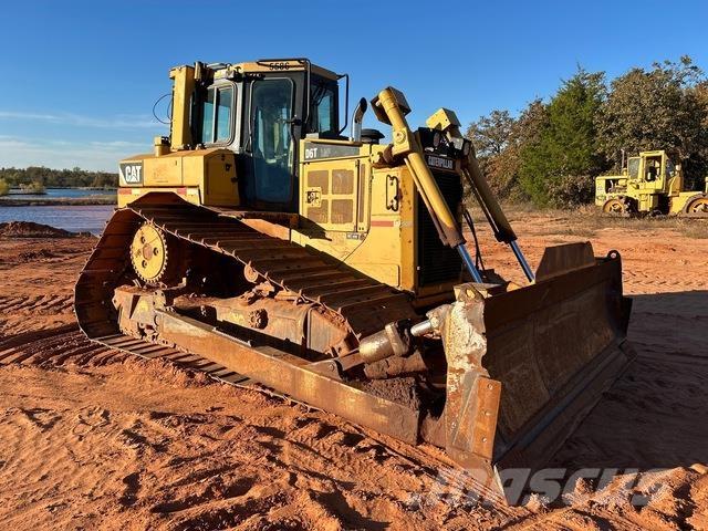 CAT D6T LGP Buldozer sobre oruga