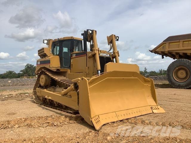 CAT D8R Buldozer sobre oruga