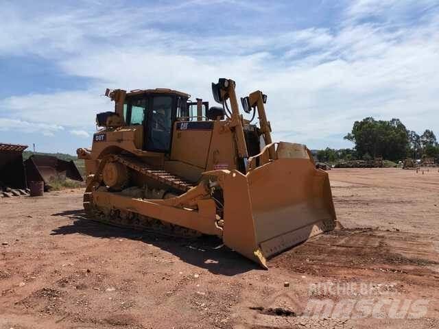 CAT D8T Buldozer sobre oruga