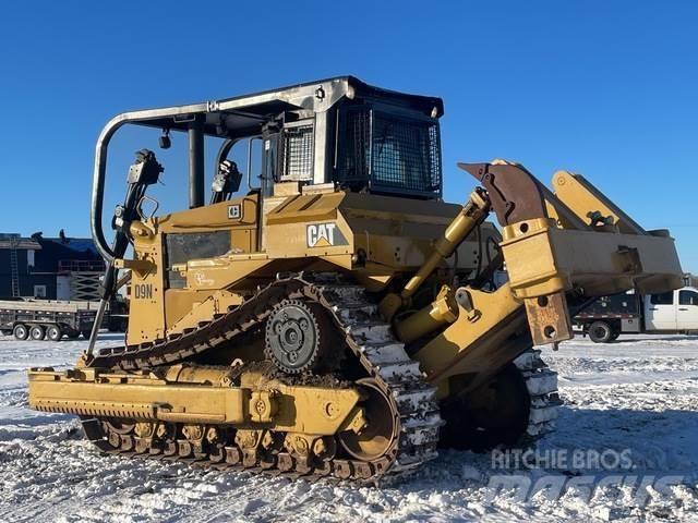 CAT D9N Buldozer sobre oruga