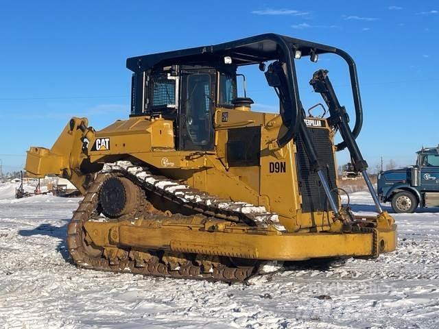 CAT D9N Buldozer sobre oruga