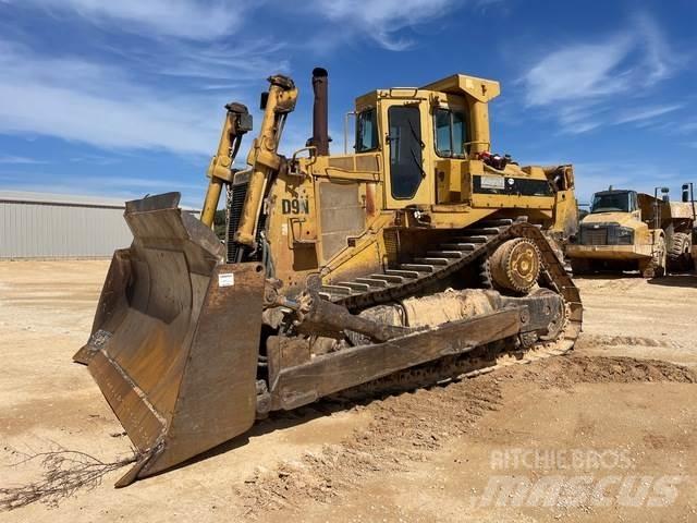 CAT D9N Buldozer sobre oruga