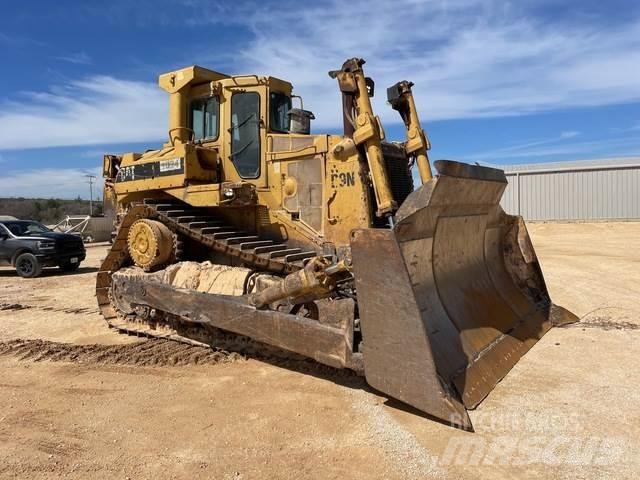 CAT D9N Buldozer sobre oruga