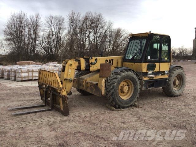 CAT TH83 Carretillas telescópicas