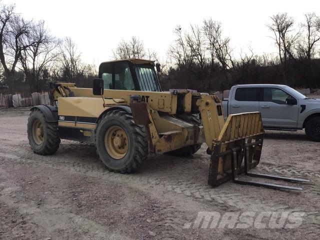 CAT TH83 Carretillas telescópicas