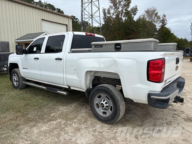 Chevrolet 2500 Caja abierta/laterales abatibles