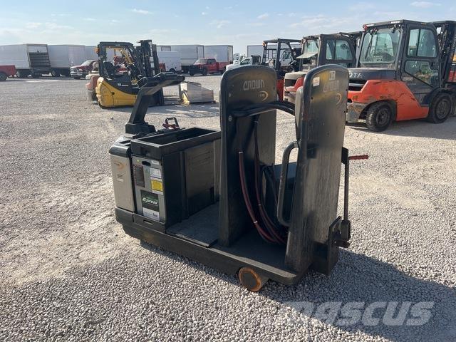 Crown TR4500 Camiones con grúa