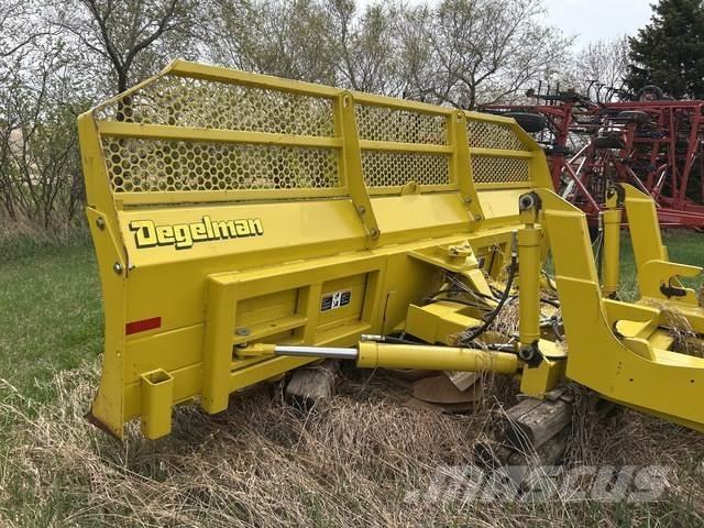 Degelman 6900 Buldozer sobre ruedas