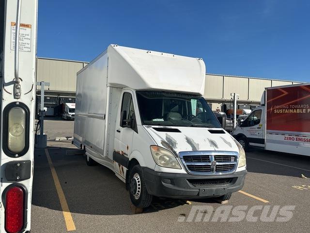 Dodge 3500 Camiones con caja de remolque