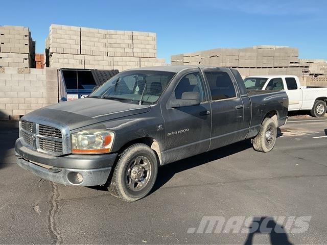 Dodge Ram 2500 Caja abierta/laterales abatibles