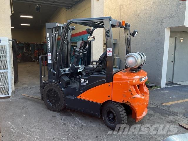 Doosan G25E-7 Montacargas - otros
