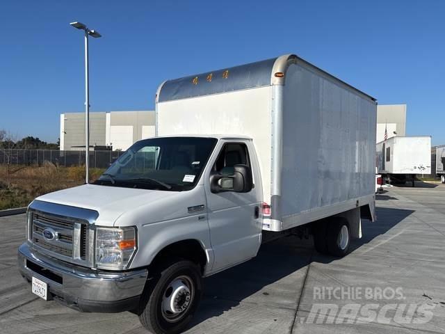 Ford  Camiones con caja de remolque