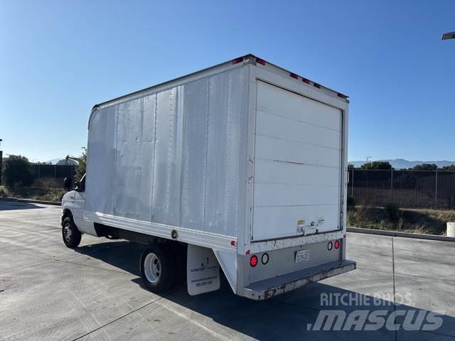 Ford  Camiones con caja de remolque