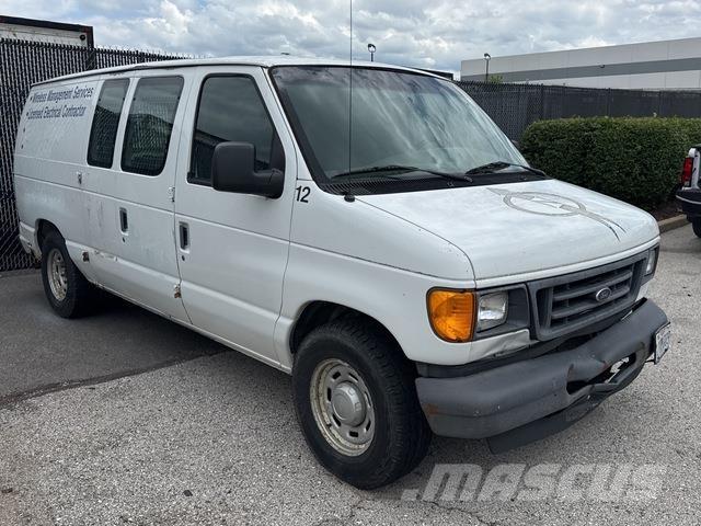 Ford  Camiones con caja de remolque