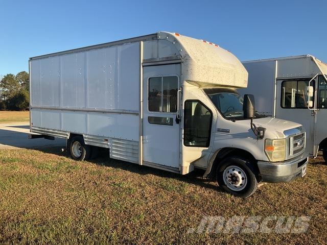 Ford E-350 Camiones con caja de remolque