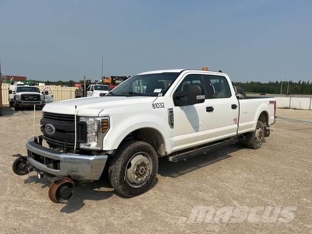 Ford F-350 Caja abierta/laterales abatibles