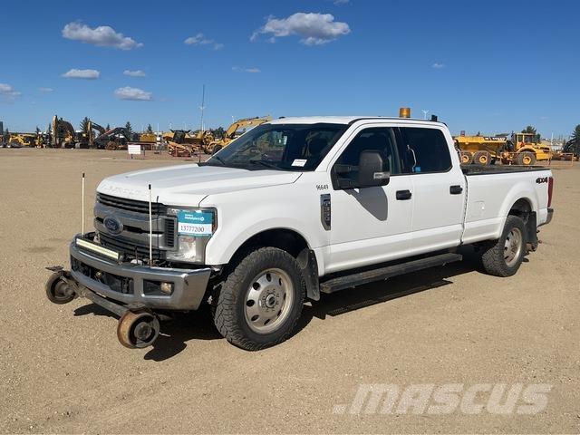 Ford F-350 Caja abierta/laterales abatibles