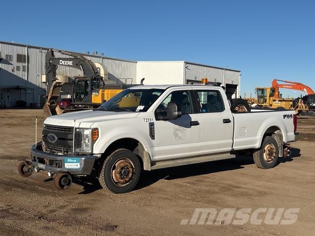 Ford F-350 Caja abierta/laterales abatibles