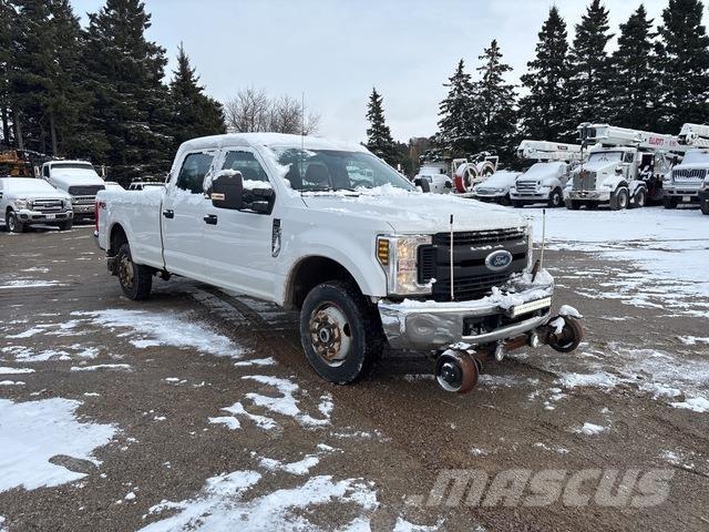 Ford F350 Caja abierta/laterales abatibles