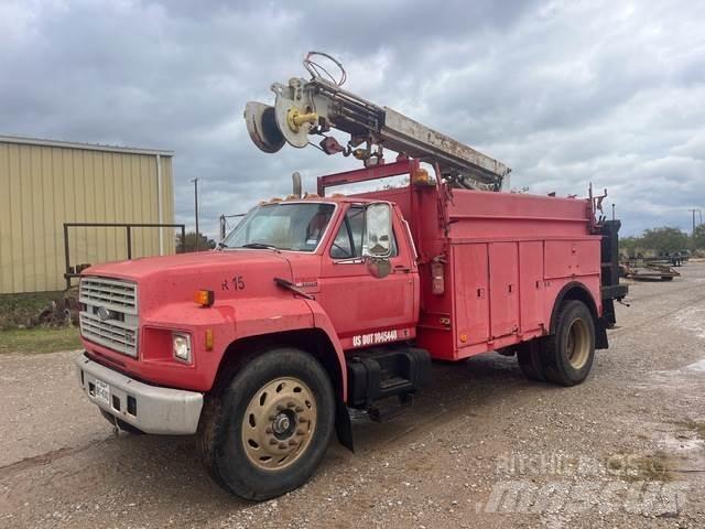 Ford F800 Caja abierta/laterales abatibles