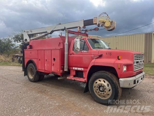 Ford F800 Caja abierta/laterales abatibles