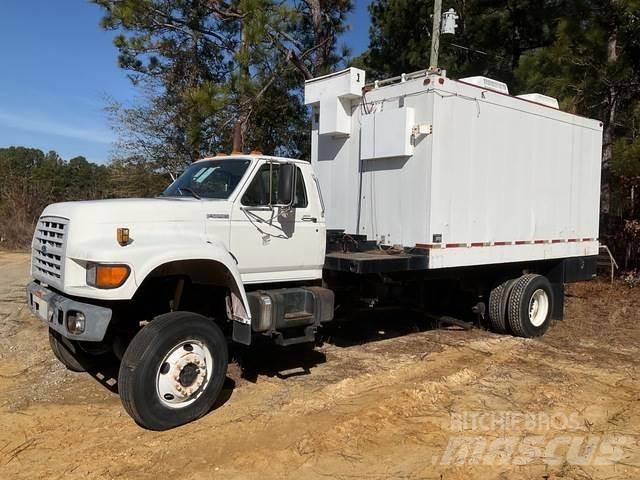 Ford F800 Camiones con caja de remolque