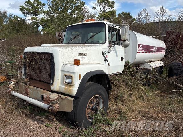 Ford L8000 Camiones cisterna