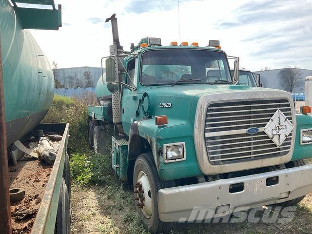 Ford L9000 Camiones cisterna