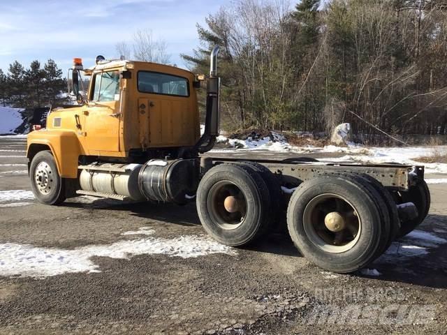 Ford LTL9000 Cabinas