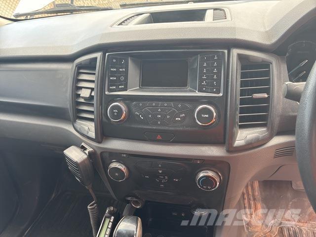 Ford Ranger Caja abierta/laterales abatibles