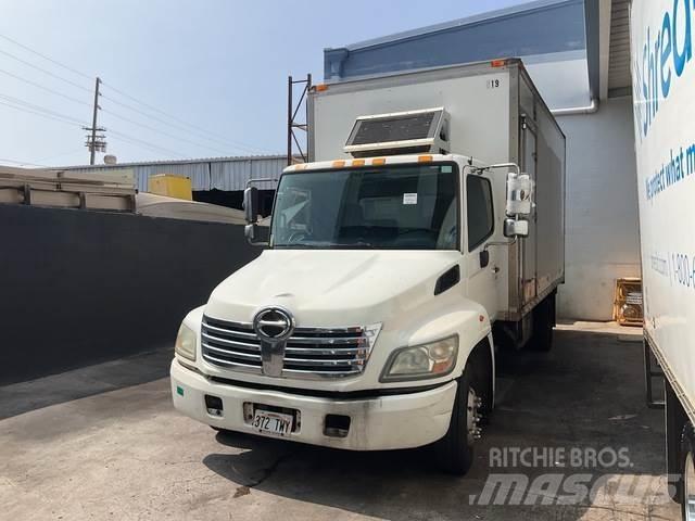 Hino 238 Camiones con caja de remolque