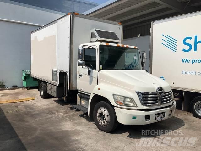 Hino 238 Camiones con caja de remolque