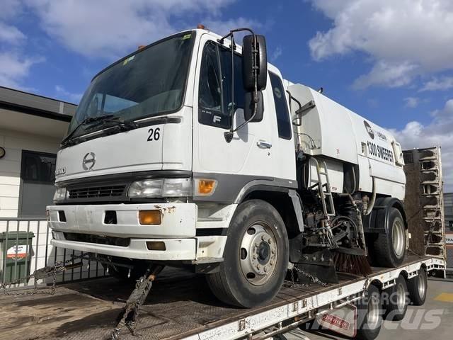 Hino FF1J Camión de barrendero