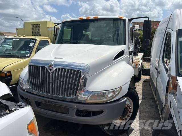 International  Plataformas sobre camión