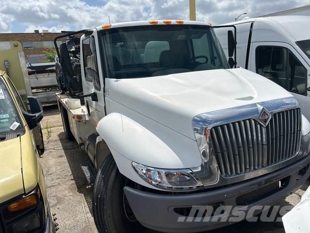 International  Plataformas sobre camión