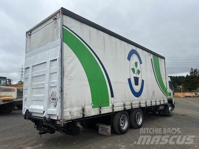 Isuzu FVR950M Camiones de caja de lona