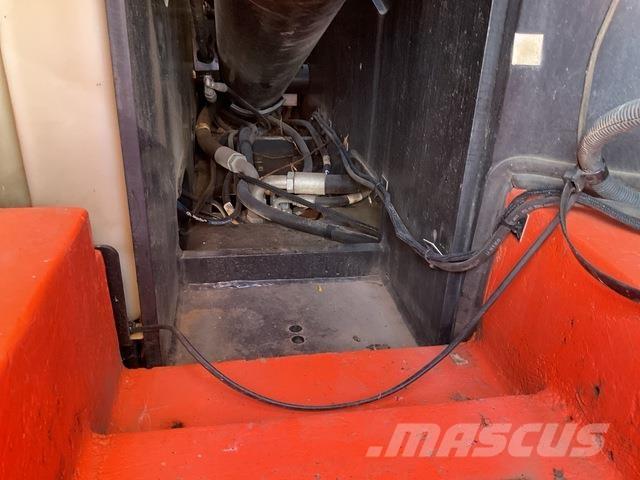 JLG 600AJ Plataformas con brazo de elevación manual