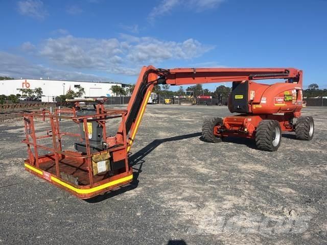 JLG 800 AJ Plataformas con brazo de elevación manual