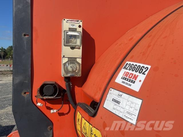 JLG 800 AJ Plataformas con brazo de elevación manual