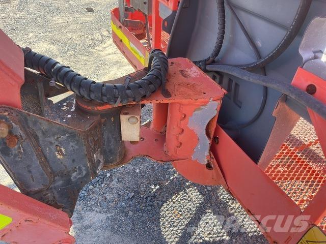 JLG 800 AJ Plataformas con brazo de elevación manual