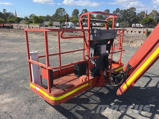 JLG 800 AJ Plataformas con brazo de elevación manual