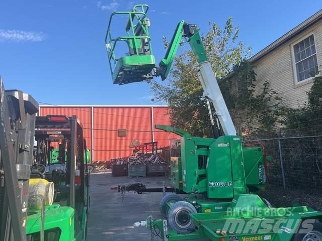 JLG E300AJP Plataformas con brazo de elevación manual