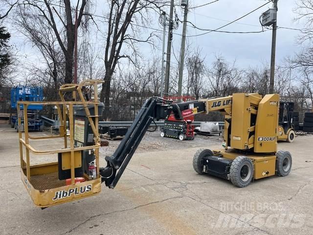 JLG E300AJP Plataformas con brazo de elevación manual